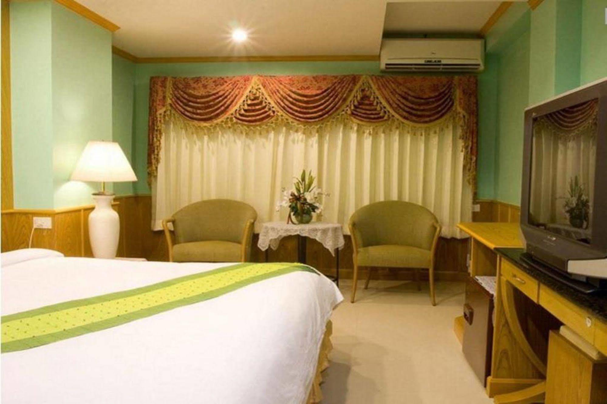 Oyo 280 Thai Garden Resort 방콕 외부 사진